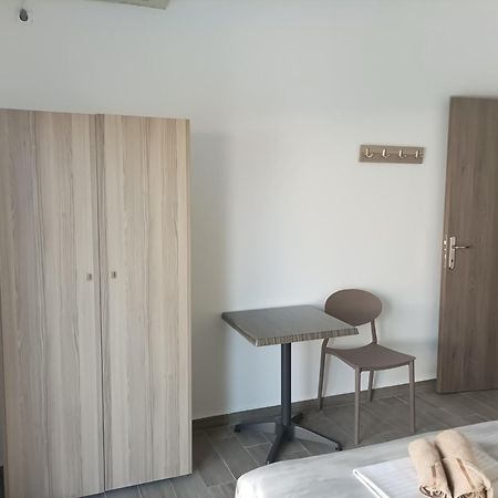 VrasnáKleanthis Blueアパートメント エクステリア 写真